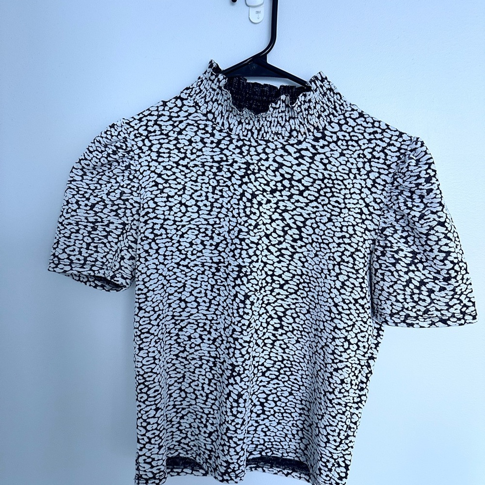 Women’s mock neck patterned Zara crop top